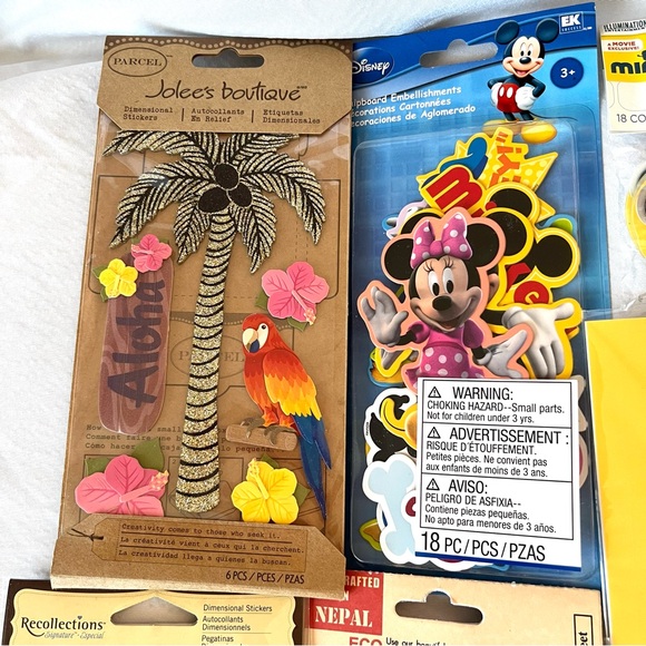 New Assorted Arts and Crafts Bundle 26 Pieces - Picture 5 of 12